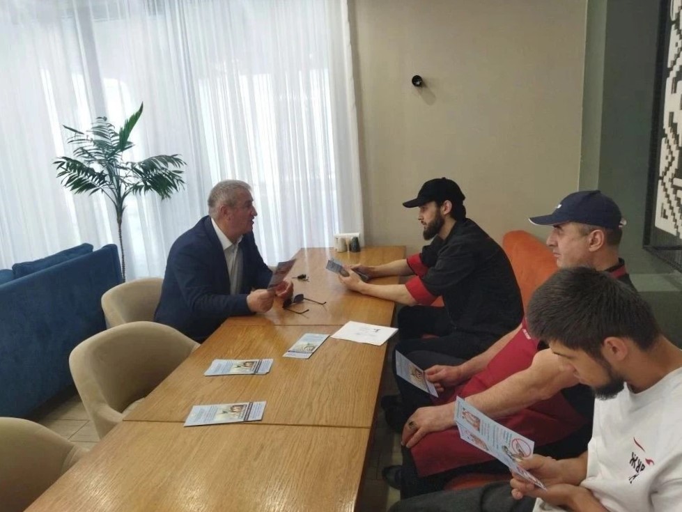 Все о российских законах. Порядка 50 иностранных граждан в Избербаше и Хунзахском районе узнали о правилах пребывания в стране